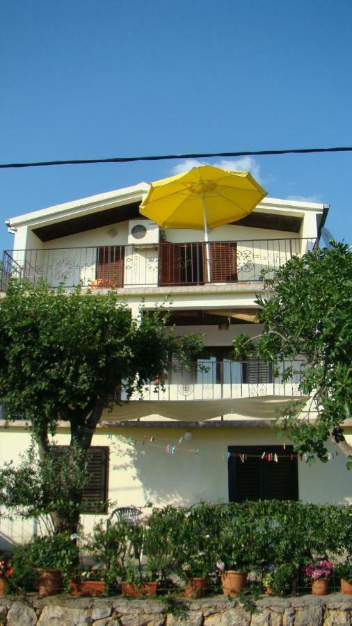 Apartments Zuanovic Karlobag Exterior photo